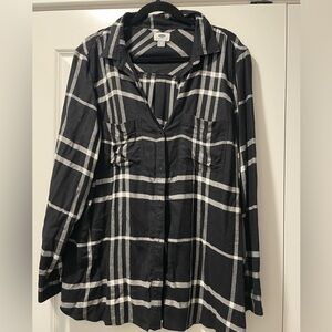 Old Navy Button Up Black and White Plaid Shirt